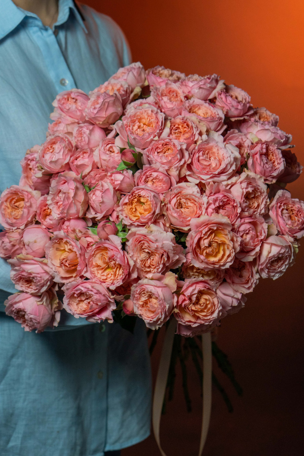 Картинка Букет из 23 кустовых роз Джульетта 40 см