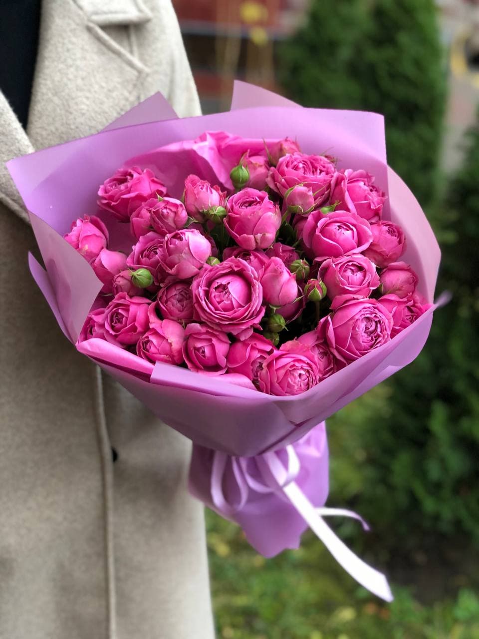 Картинка Букет из 11 кустовых роз "Мисти баблс"