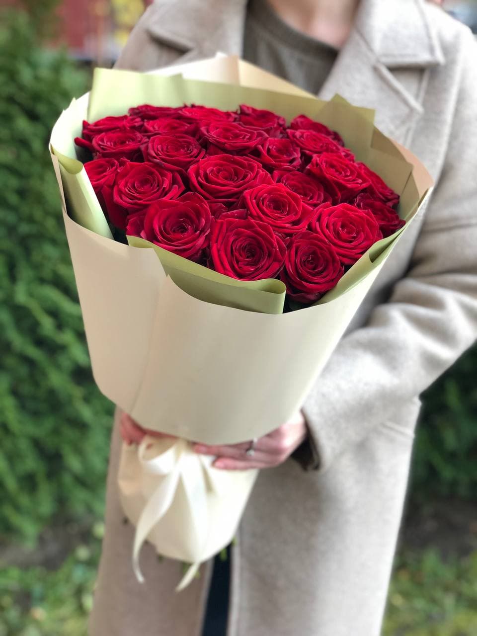 Картинка Букет  из 25 красных роз "Нелли" 80 см