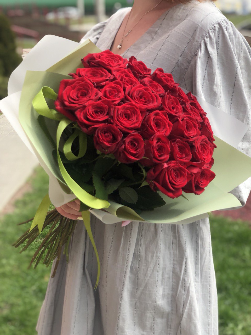 Картинка Букет из 25 роз "Престиж" 50 см