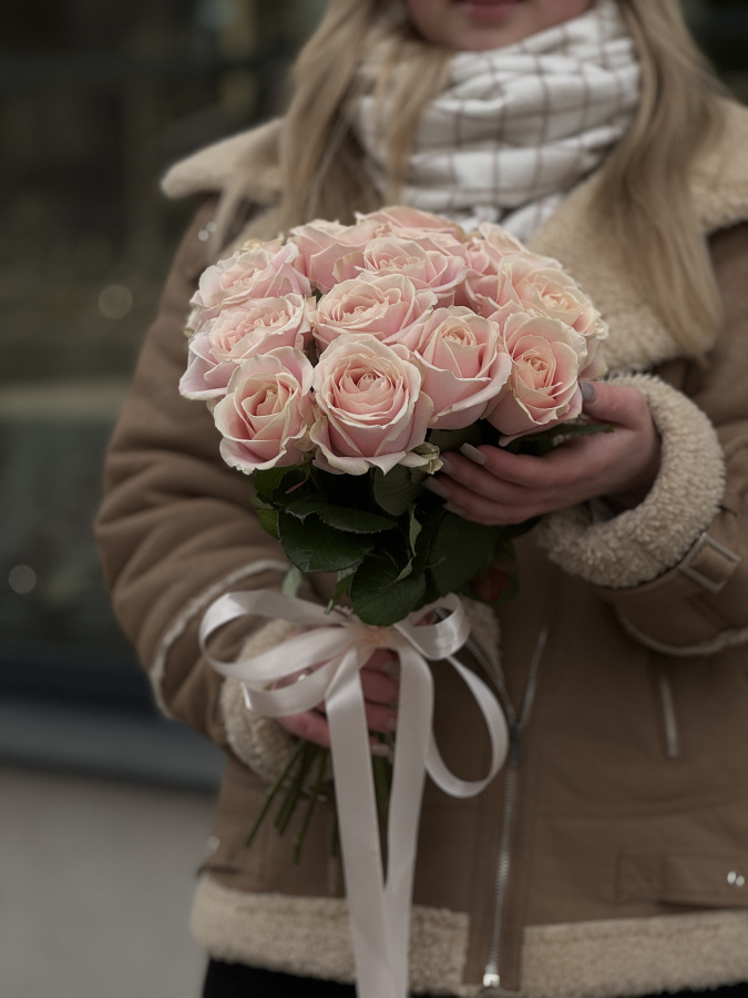 Картинка Букет "Ванильный вечер" из 15 роз 70 см