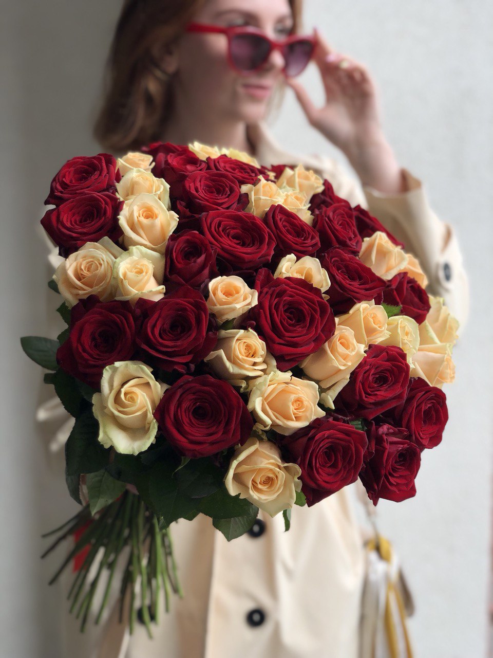 Картинка Букет из 51 розы "Смешение чувств" 60 см