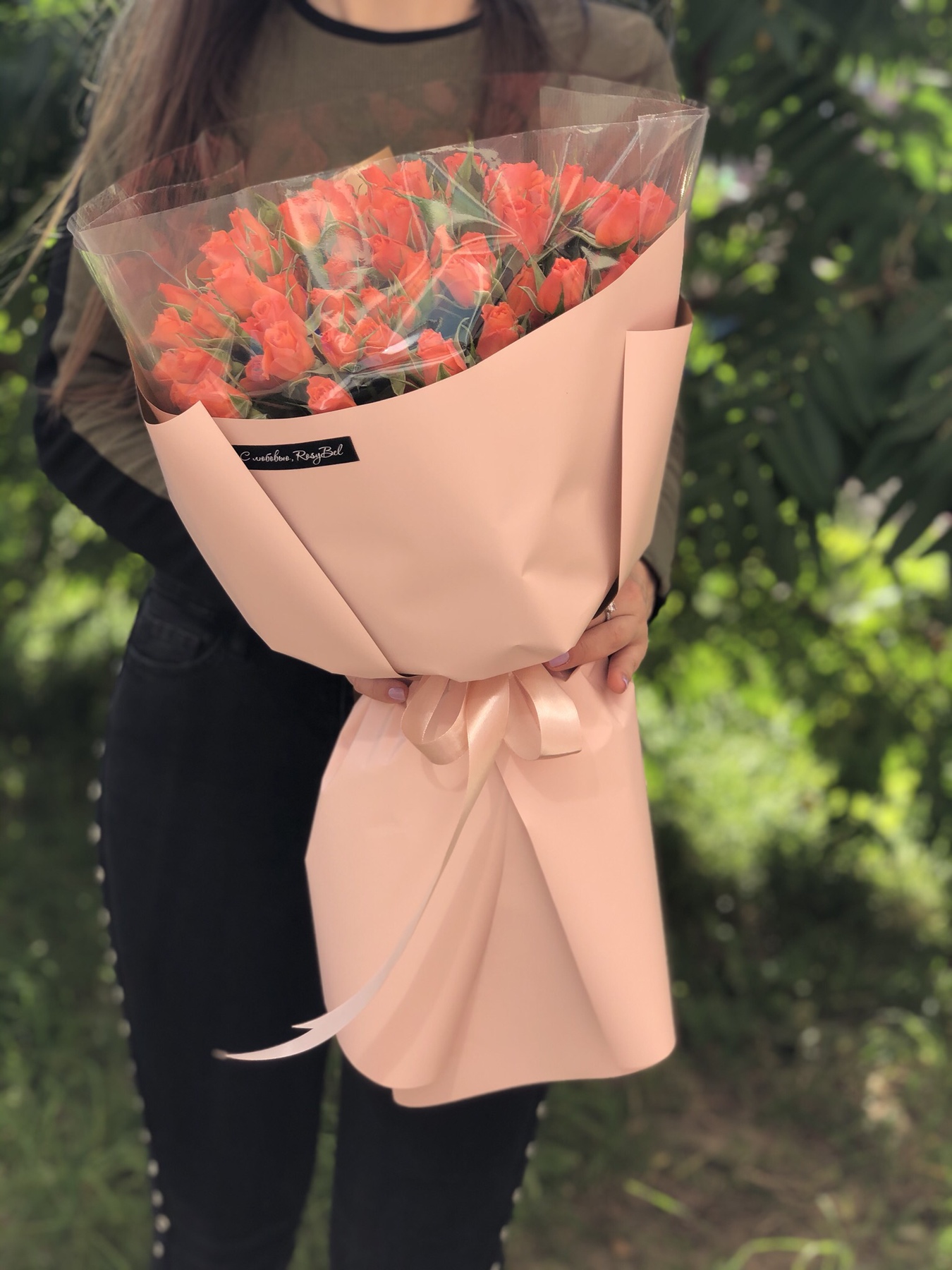 Картинка Букет "Рассвет" из 25 кустовых роз 70 см