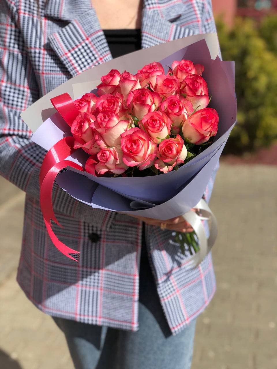 Картинка Букет из 17 роз Джумилия 70 см