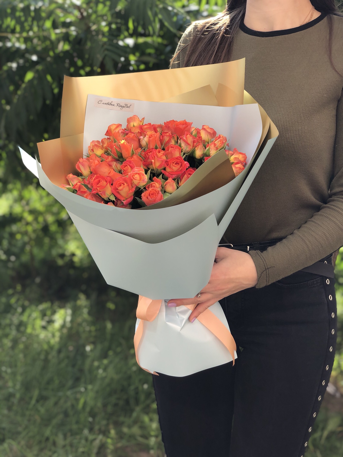 Картинка Букет из 21 кустовой розы "Сочное утро" 40 см