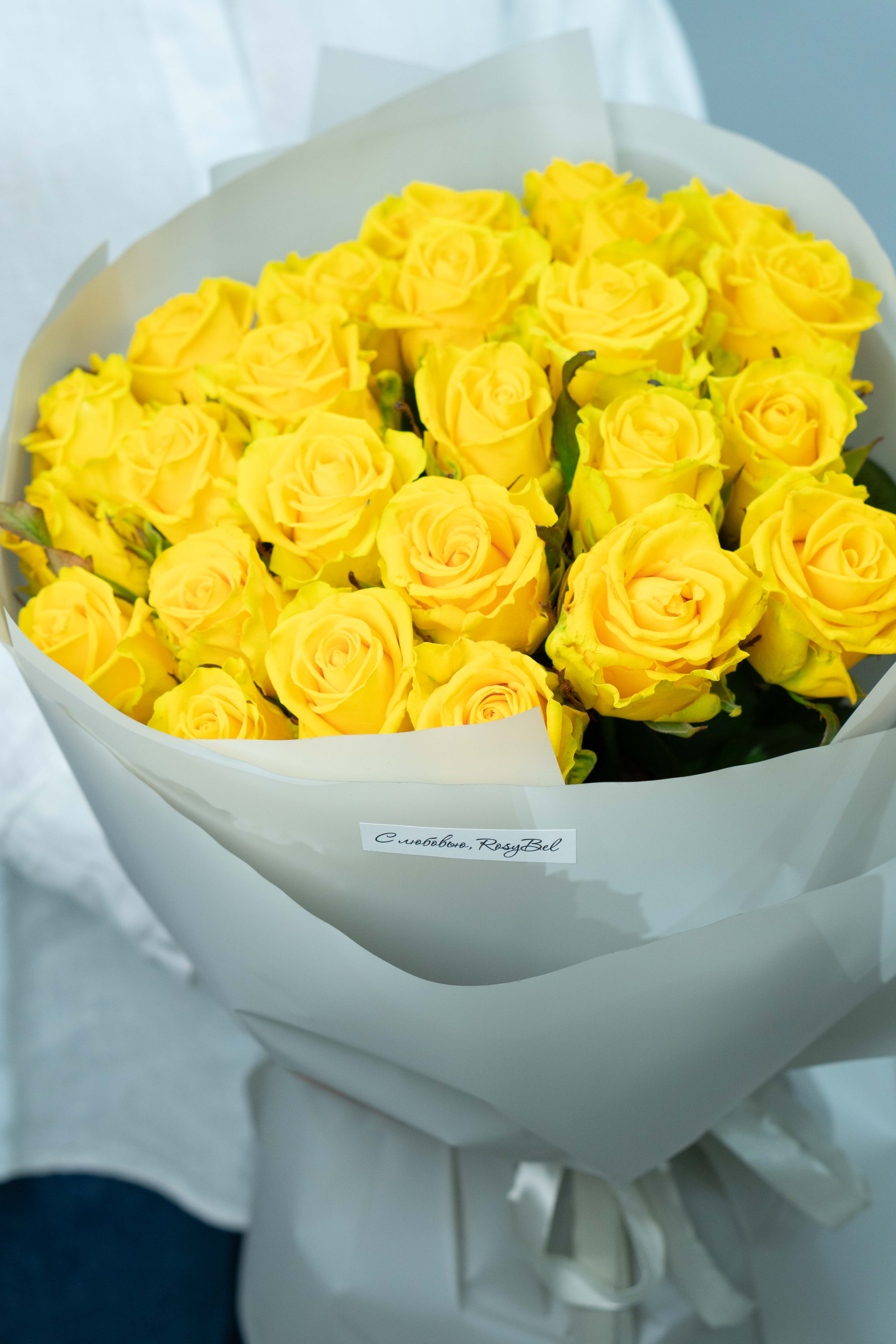 Картинка Букет из 25 желтых роз "Париж" 40 см