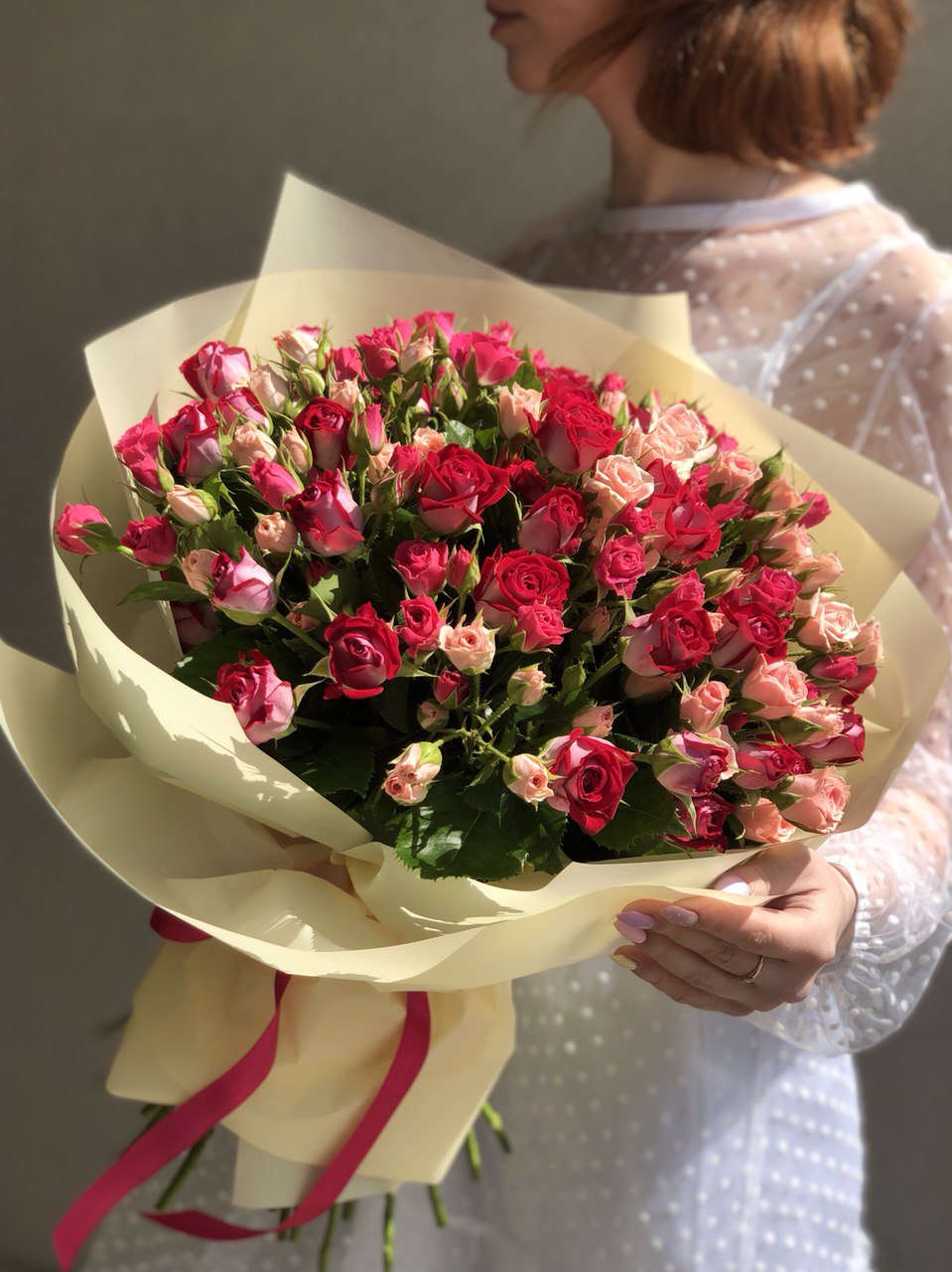 Картинка Букет из 31 кустовой розы "Моне" 50 см