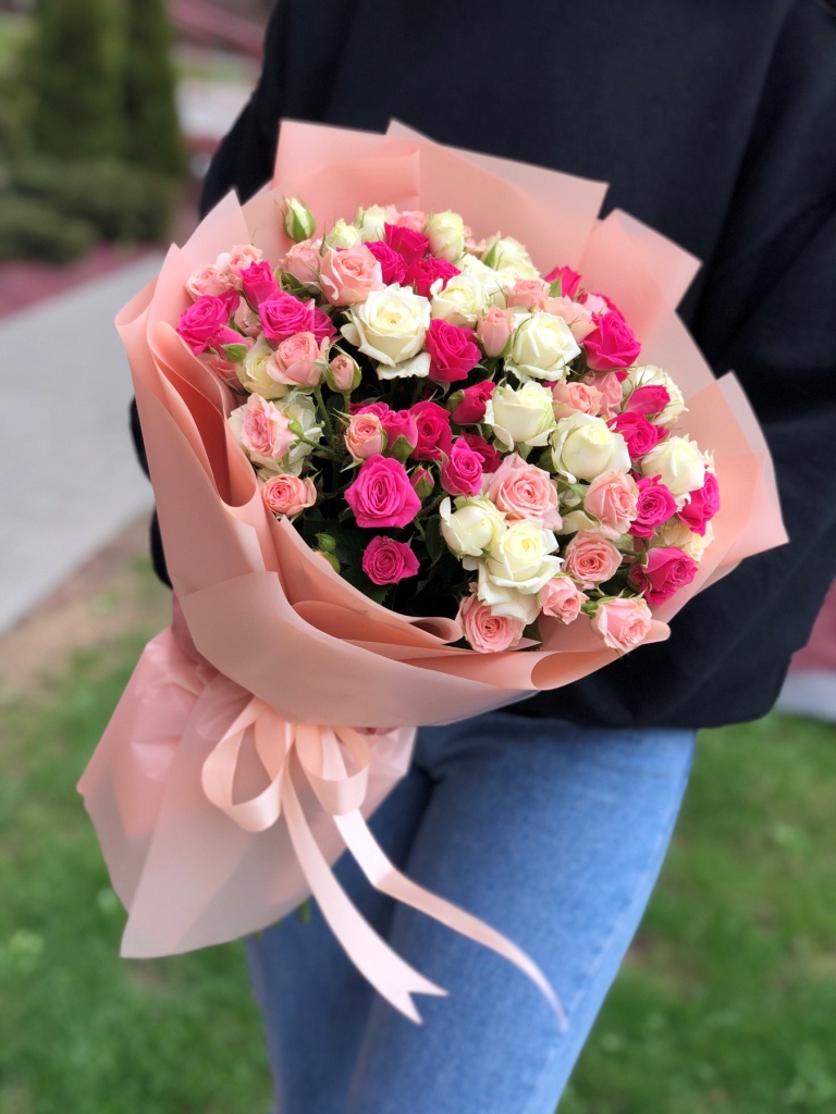 Картинка Букет "Танго вдвоем" из 25 кустовых роз 60 см