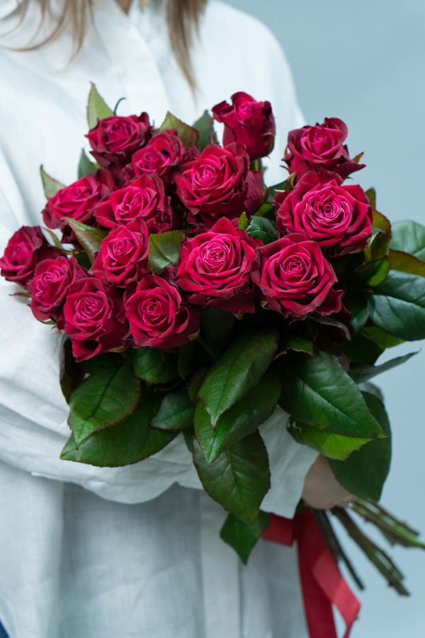 Картинка Букет из 15 роз сорта Адмирал 50 см